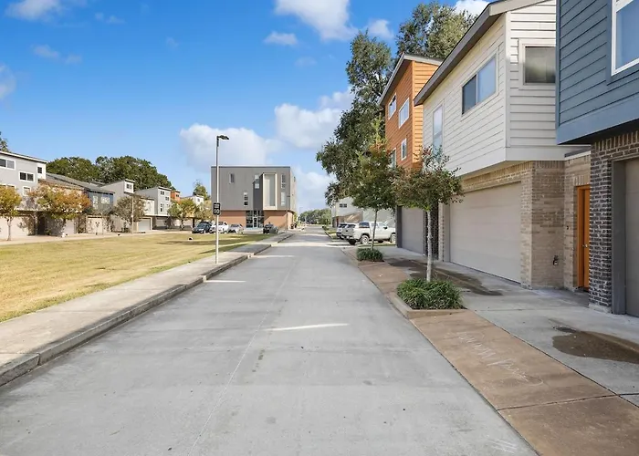 Cozy 3 Bedroom Townhome, Located With A Garage Lafayette