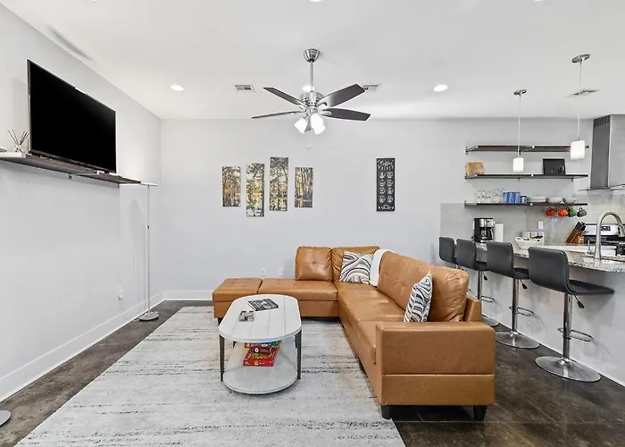 Apartment Cozy 3 Bedroom Townhome, Located With A Garage Lafayette